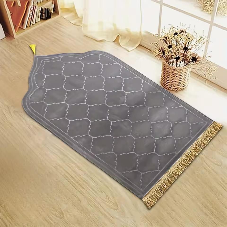 Luxury Turkish Prayer Rug – Thick Soft Flannel Prayer Mat with Tassels & Anti-Slip Base